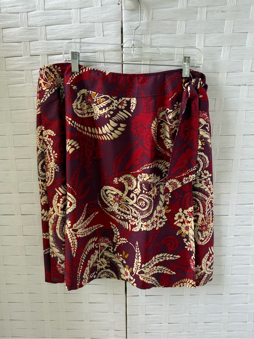 Talbots Size 14P 100% Silk Wrap Style‎ Skirt Career Church Red Purple Cream Chic